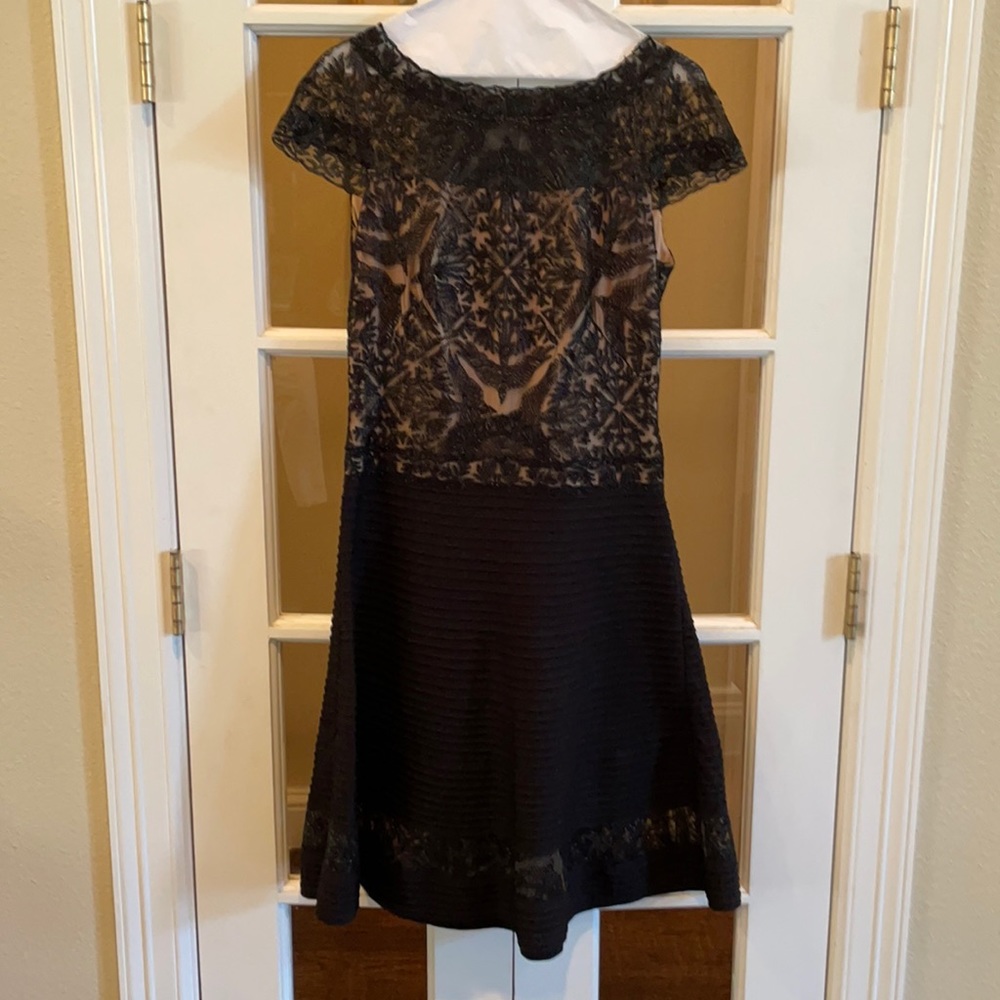 Tadashi Shoji stretch lace cocktail dress